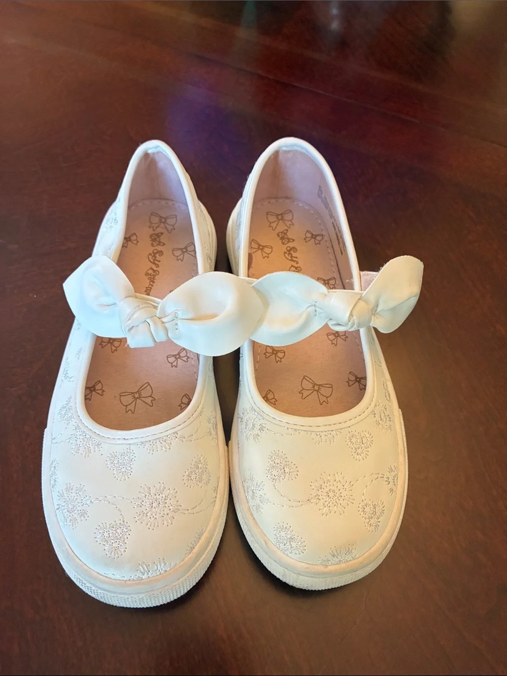 Self Esteem Toddler Girls White Floral Embroidered Mary Jane Bow Sneakers 12 🌸